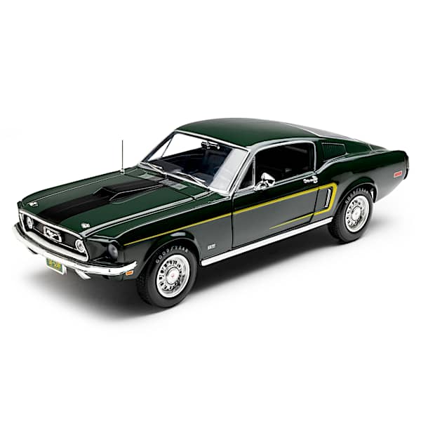 1/18ミニカー　FORD MUSTANG 2+2 FASTBACK 1968 Ford Mustang 2+2 Fastback 1:18-Scale Diecast Car With